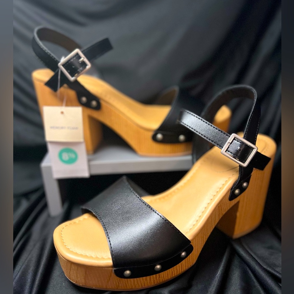 NWT platform sandal 👡 ❤️